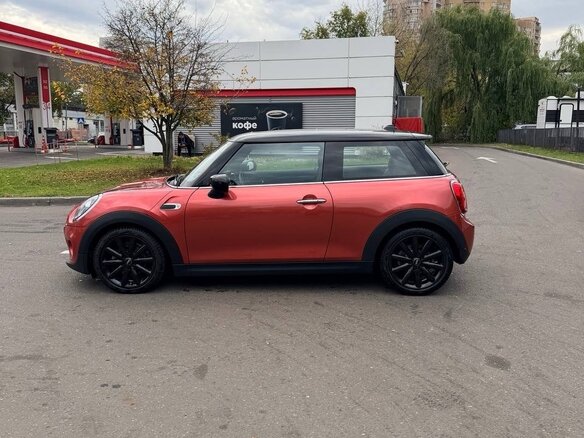 2020 Mini Hatch Cooper III (F55/F56) Рестайлинг, красный, 2300000 рублей - вид 4