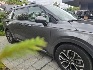 2024 Kia Carnival IV, серый, 4320000 рублей, вид 3