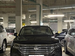 2020 Volkswagen Touareg III, коричневый, 4200000 рублей, вид 3