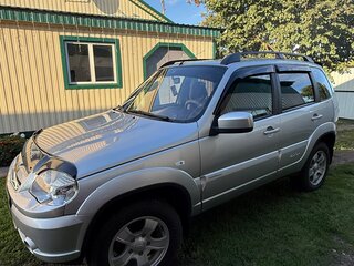 2012 Chevrolet Niva I Рестайлинг, серебристый, 650000 рублей, вид 3