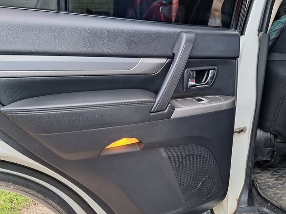2015 Mitsubishi Pajero IV Рестайлинг 2, белый, 2330000 рублей - вид 18