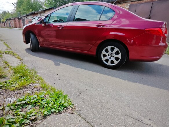 2012 Peugeot 408 I, красный, 879000 рублей - вид 3