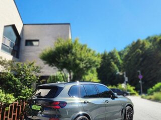 2024 BMW X5 50e IV (G05/G18) Рестайлинг, серый, 12215340 рублей, вид 2
