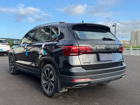 2021 Volkswagen Tharu I, чёрный, 2200000 рублей, вид 4