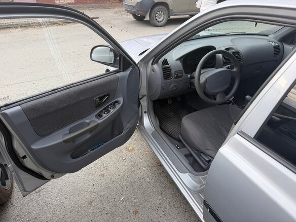 2004 Hyundai Accent ТагАЗ II, серый, 290000 рублей - вид 8