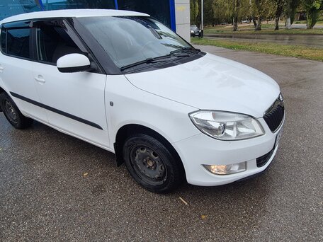 2014 Skoda Fabia II Рестайлинг, белый, 810000 рублей, вид 1