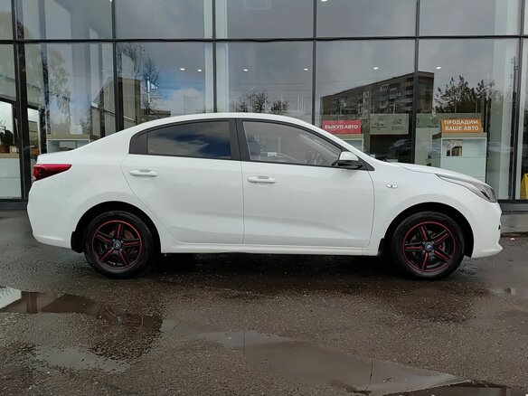 2019 Kia Rio IV, белый, 1399000 рублей - вид 3