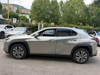 2023 Lexus UX 300e I, серебристый, 2800000 рублей, вид 2