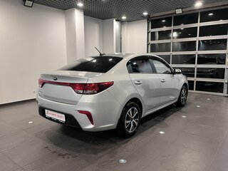 2017 Kia Rio IV, серебристый, 1405000 рублей, вид 3