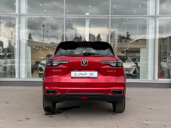 2026 Changan UNI-S I, красный, 3229900 рублей - вид 4