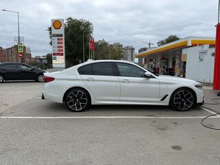 2018 BMW 5 серии 530d xDrive VII (G30/G31/G38), белый, 6100000 рублей, вид 3