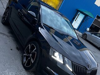2017 Skoda Octavia III (A7), чёрный, 1550000 рублей, вид 2