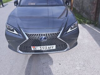 2019 Lexus ES 300h VII, серый, 2500000 рублей, вид 1