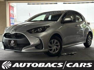 2022 Toyota Yaris IV, серебристый, 890000 рублей, вид 3