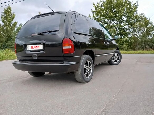 1998 Chrysler Voyager III, чёрный - вид 2