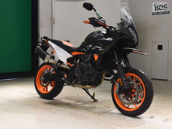 2023 KTM 890 SMT, чёрный, 1077000 рублей - вид 2