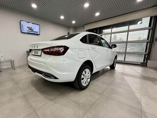 2026 Lada (ВАЗ) Vesta I Рестайлинг (NG), белый, 1668487 рублей, вид 5