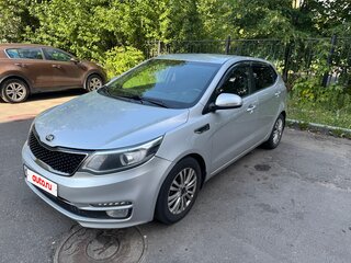 2015 Kia Rio III Рестайлинг, серый, 950000 рублей, вид 3