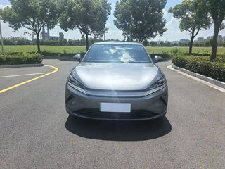 2026 BYD Qin L, серебристый, 2029099 рублей, вид 2