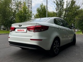 2015 Kia Rio III Рестайлинг, белый, 950000 рублей, вид 5