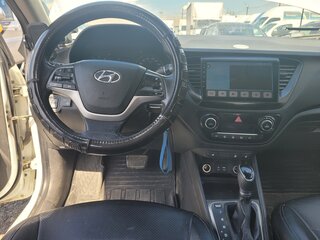 2017 Hyundai Solaris II, белый, 644000 рублей, вид 4