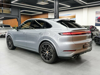2026 Porsche Cayenne Coupé III Рестайлинг, серый, 17890000 рублей, вид 4