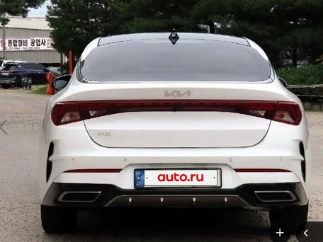 2023 Kia K5 III Рестайлинг, белый, 2600000 рублей, вид 4