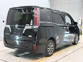 2017 Toyota Esquire I Рестайлинг, чёрный, 1560000 рублей, вид 2
