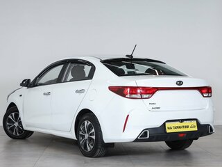 2020 Kia Rio IV Рестайлинг, белый, 849000 рублей, вид 4