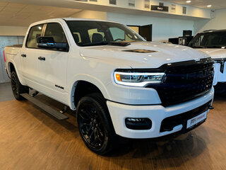 2025 Ram 1500 Crew Cab V Рестайлинг, белый, 9400000 рублей, вид 3
