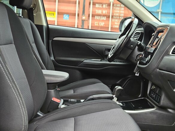 2017 Mitsubishi Outlander III Рестайлинг 2, чёрный, 1825000 рублей - вид 15