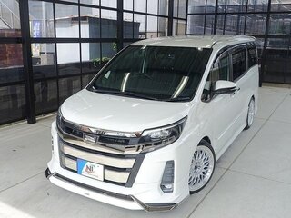 2018 Toyota Noah III (R80) Рестайлинг, белый, 1500010 рублей, вид 3