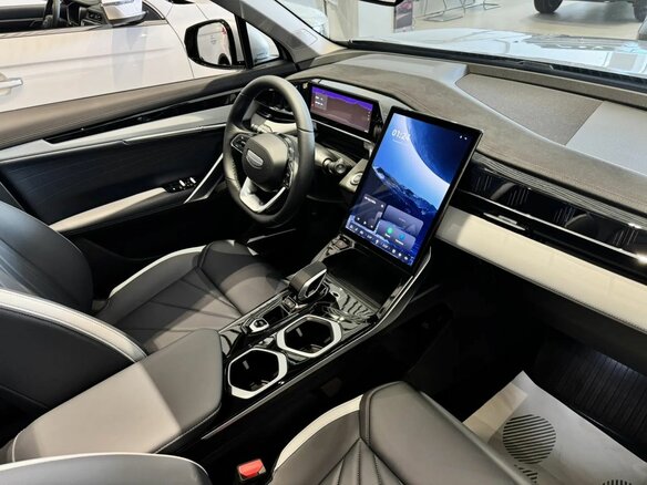 2026 Geely Atlas II, серебристый, 3449990 рублей - вид 9