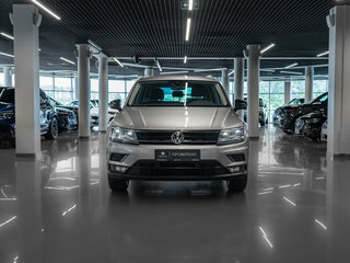 2019 Volkswagen Tiguan II, серебристый, 2330000 рублей, вид 3