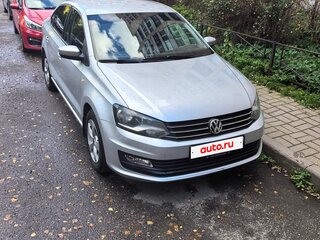 2015 Volkswagen Polo V Рестайлинг, серебристый, 980000 рублей, вид 4