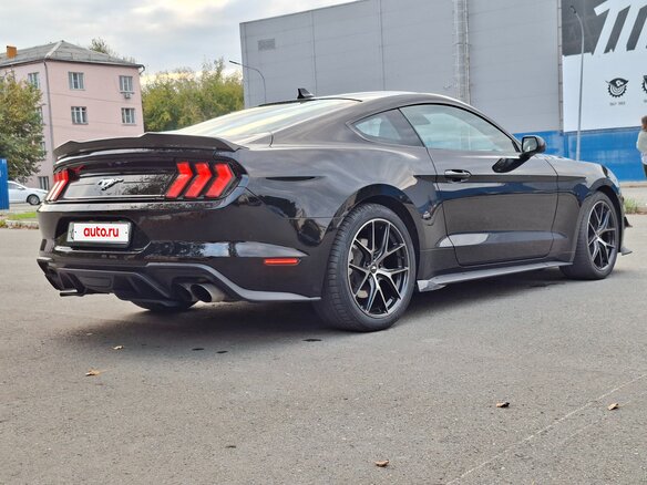 2022 Ford Mustang VI Рестайлинг, чёрный, 3480000 рублей - вид 15