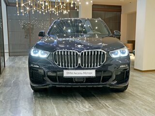 2021 BMW X5 40i IV (G05/G18), чёрный, 7890000 рублей, вид 3