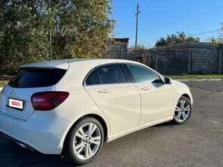 2017 Mercedes-Benz A-Класс 180 III (W176) Рестайлинг, белый, 2300000 рублей, вид 3