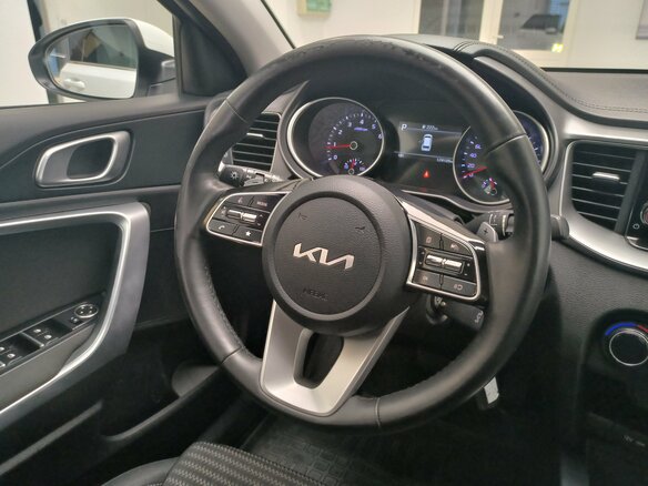 2021 Kia Ceed III Рестайлинг, белый, 1850000 рублей - вид 16
