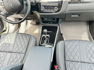 2022 Mitsubishi Outlander III Рестайлинг 3, белый, 3100000 рублей, вид 5