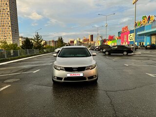 2009 Kia Cerato 5-speed II, серебристый, 640000 рублей, вид 2