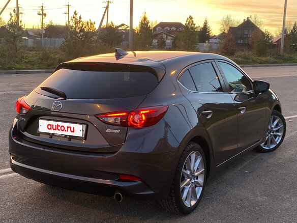 2016 Mazda Axela III Рестайлинг, серый, 1450000 рублей - вид 4