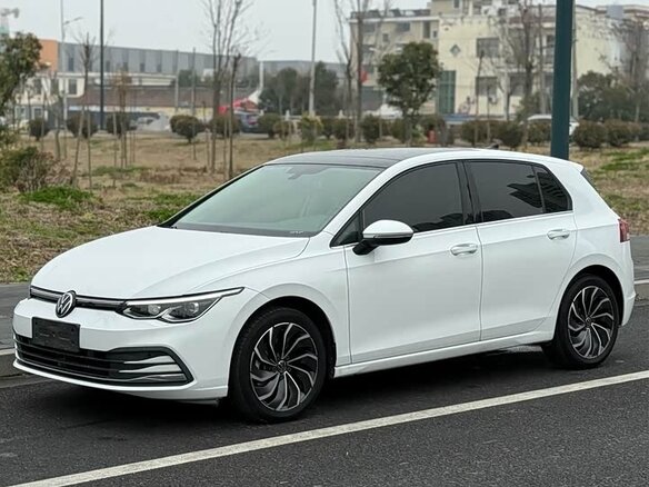 2022 Volkswagen Golf VIII, белый - вид 4