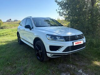 2017 Volkswagen Touareg II Рестайлинг, белый, 3800000 рублей, вид 2