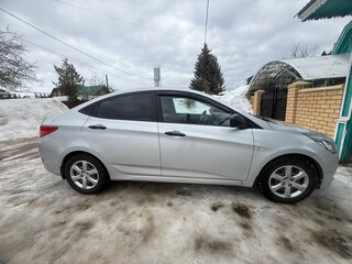 2015 Hyundai Solaris I Рестайлинг, серебристый, 800000 рублей, вид 2