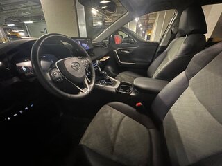 2024 Toyota RAV4 V (XA50), чёрный, 3900000 рублей, вид 4
