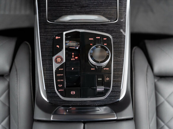 2026 BMW X7 40i I (G07) Рестайлинг, серый, 17690000 рублей - вид 13