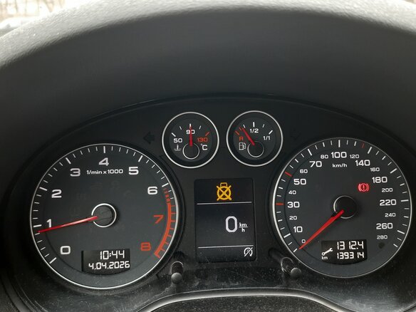 2011 Audi A3 II (8P) Рестайлинг 2, серый, 1100000 рублей - вид 5