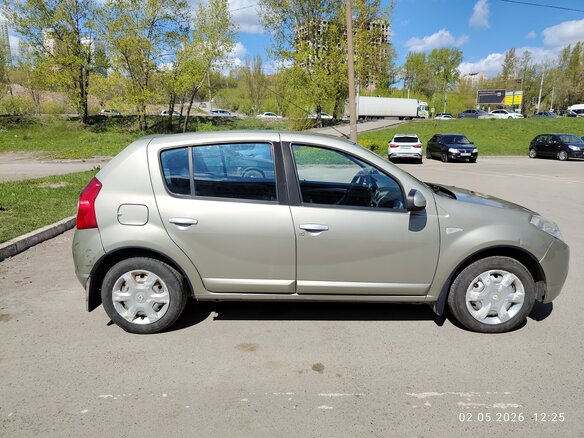 2012 Renault Sandero I, бежевый, 530000 рублей - вид 2