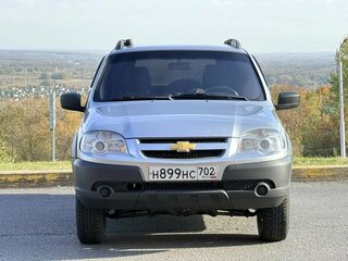 2015 Chevrolet Niva I Рестайлинг, серебристый, 650000 рублей, вид 2